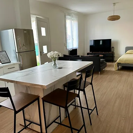 Espace Ouvert Et Lumineux *